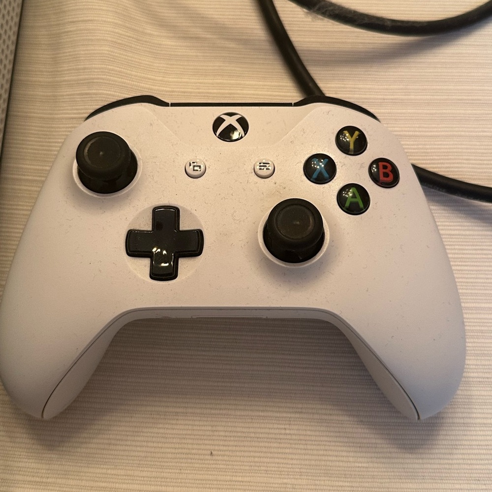 Xbox One - Picture 2 of 3